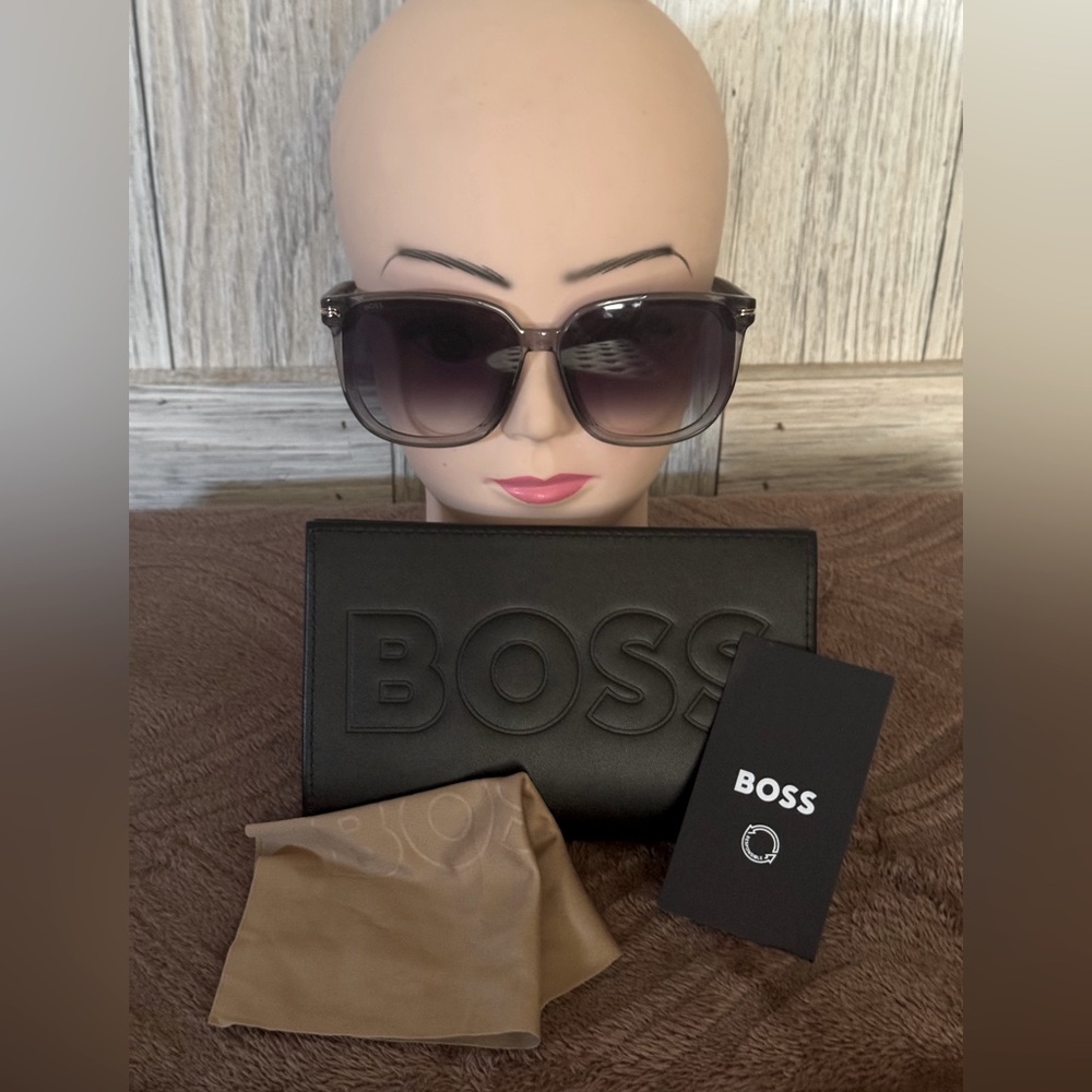Boss Women's Gray Gradient Sunglasses w/case and cleaning cloth nwt never worn